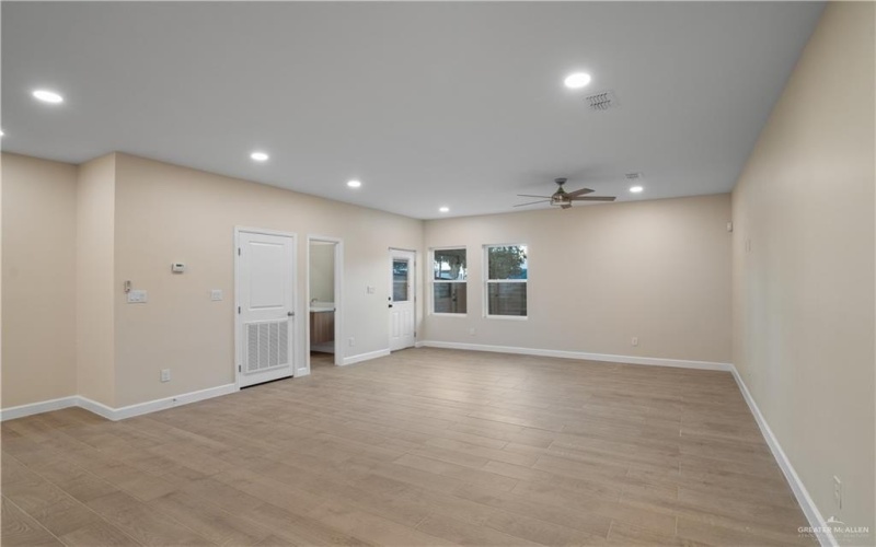 808 Bicentennial Boulevard, McAllen, TX 78501, 3 Habitaciones Habitaciones , ,2 BañosBaños,Residential,En Venta,808 Bicentennial Boulevard,0,465498