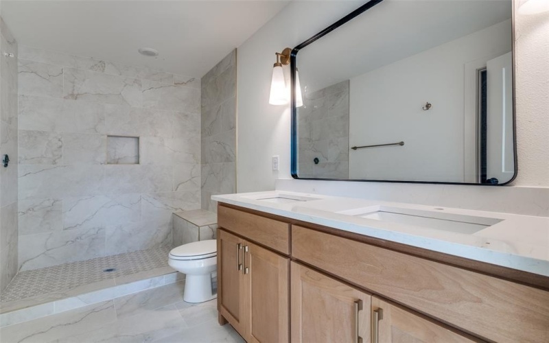 901 Sam Houston Street, Rockwall, TX 75087, 4 Habitaciones Habitaciones , ,3 BañosBaños,Residential,En Venta,901 Sam Houston Street,0,21105978