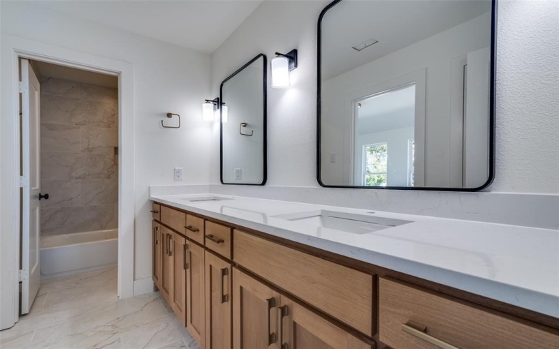 901 Sam Houston Street, Rockwall, TX 75087, 4 Habitaciones Habitaciones , ,3 BañosBaños,Residential,En Venta,901 Sam Houston Street,0,21105978