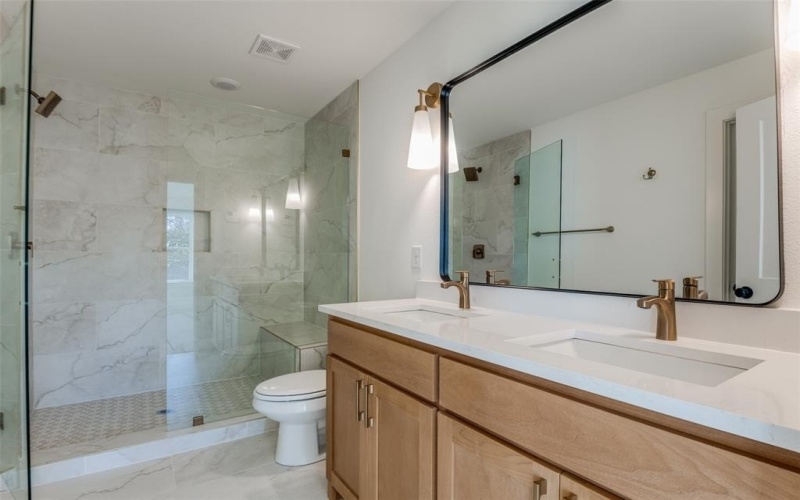 901 Sam Houston Street, Rockwall, TX 75087, 4 Habitaciones Habitaciones , ,3 BañosBaños,Residential,En Venta,901 Sam Houston Street,0,21105978