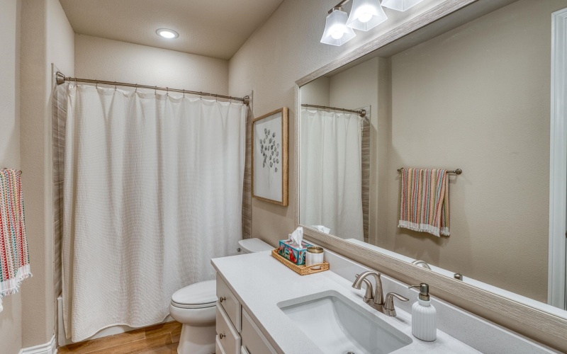 2913 Blue Lake Dr., Horseshoe Bay, TX 78657, 3 Bedrooms Bedrooms, ,2 BathroomsBathrooms,Residential,For Sale,2913 Blue Lake Dr.,0,175622