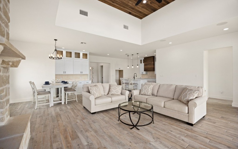 4528-22 Comanche Trace Dr, Kerrville, TX 78028, 3 Habitaciones Habitaciones , ,3 BañosBaños,Residential,En Venta,4528-22 Comanche Trace Dr,0,120816