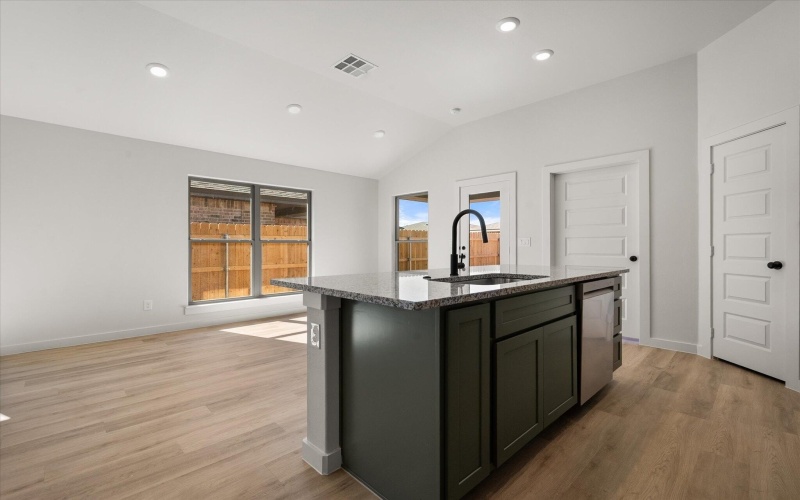 2015 Cottonwood Avenue, Wolfforth, TX 79382, 4 Habitaciones Habitaciones , ,2 BañosBaños,Residential,En Venta,2015 Cottonwood Avenue,0,202562787