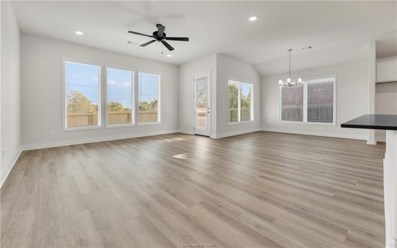 4084 Crestmont Drive, College Station, TX 77845, 3 Habitaciones Habitaciones , ,3 BañosBaños,Residential,En Venta,4084 Crestmont Drive,0,25011179