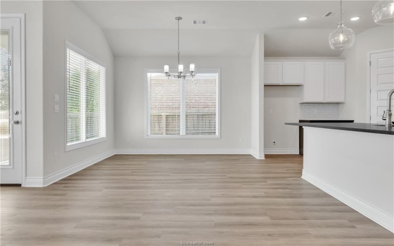 4084 Crestmont Drive, College Station, TX 77845, 3 Habitaciones Habitaciones , ,3 BañosBaños,Residential,En Venta,4084 Crestmont Drive,0,25011179