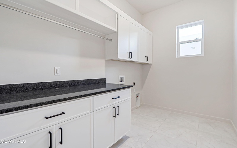 836 Eltham Drive, Horizon City, TX 79928, 4 Bedrooms Bedrooms, ,3 BathroomsBathrooms,Residential,For Sale,836 Eltham Drive,0,933397