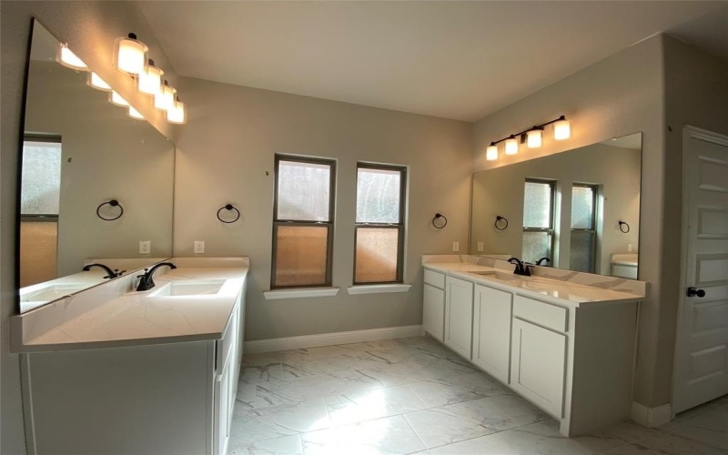 360 Devonshire Drive, Greenville, TX 75401, 5 Habitaciones Habitaciones , ,5 BañosBaños,Residential,En Venta,360 Devonshire Drive,0,21065987