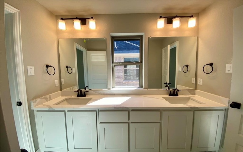 360 Devonshire Drive, Greenville, TX 75401, 5 Habitaciones Habitaciones , ,5 BañosBaños,Residential,En Venta,360 Devonshire Drive,0,21065987