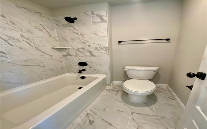 360 Devonshire Drive, Greenville, TX 75401, 5 Habitaciones Habitaciones , ,5 BañosBaños,Residential,En Venta,360 Devonshire Drive,0,21065987