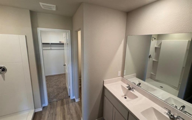 524 CRESTRIDGE Drive N, Cleburne, TX 76033, 3 Bedrooms Bedrooms, ,2 BathroomsBathrooms,Residential,For Sale,524 CRESTRIDGE Drive N,0,21106300