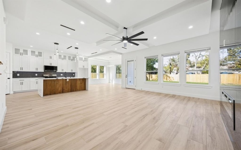 1035 Strickland Street, Dallas, TX 75211, 4 Bedrooms Bedrooms, ,5 BathroomsBathrooms,Residential,For Sale,1035 Strickland Street,0,21106626