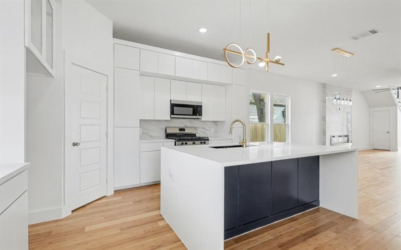 903 18th Street, Dallas, TX 75216, 4 Habitaciones Habitaciones , ,2 BañosBaños,Residential,En Venta,903 18th Street,0,21106754