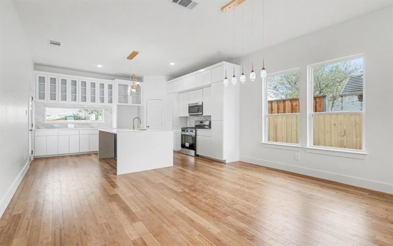 903 18th Street, Dallas, TX 75216, 4 Habitaciones Habitaciones , ,2 BañosBaños,Residential,En Venta,903 18th Street,0,21106754