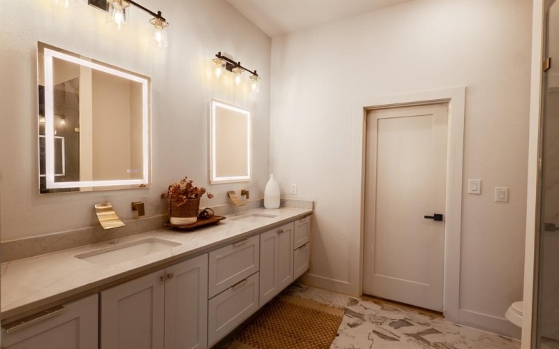 5104 Curzon Avenue, Fort Worth, TX 76107, 4 Bedrooms Bedrooms, ,2 BathroomsBathrooms,Residential,For Sale,5104 Curzon Avenue,0,21106904