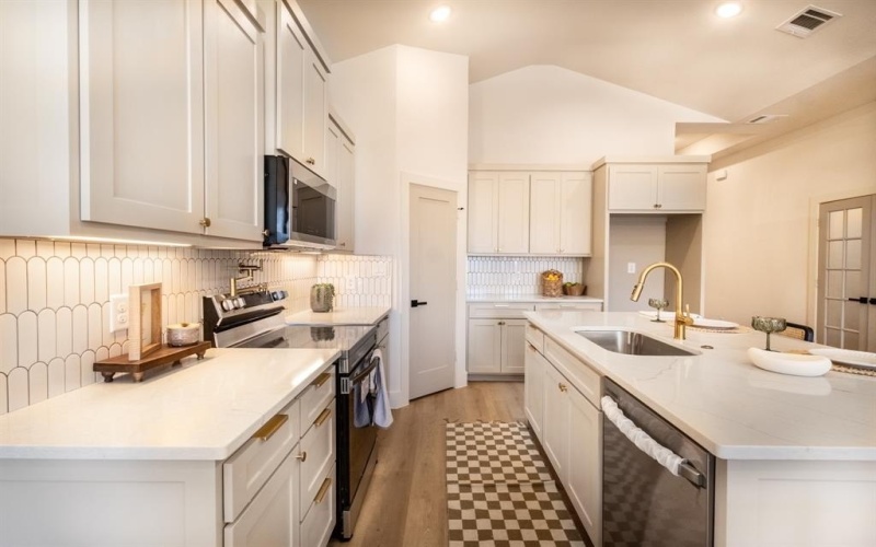 5104 Curzon Avenue, Fort Worth, TX 76107, 4 Bedrooms Bedrooms, ,2 BathroomsBathrooms,Residential,For Sale,5104 Curzon Avenue,0,21106904