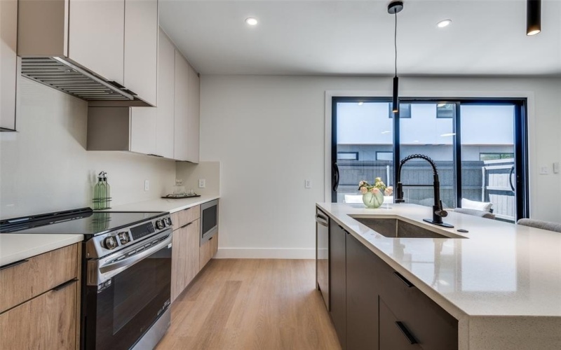 7337 Flyers Way, Dallas, TX 75235, 3 Habitaciones Habitaciones , ,2 BañosBaños,Residential,En Venta,7337 Flyers Way,0,21106995