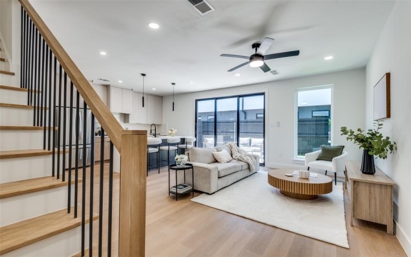 7337 Flyers Way, Dallas, TX 75235, 3 Habitaciones Habitaciones , ,2 BañosBaños,Residential,En Venta,7337 Flyers Way,0,21106995