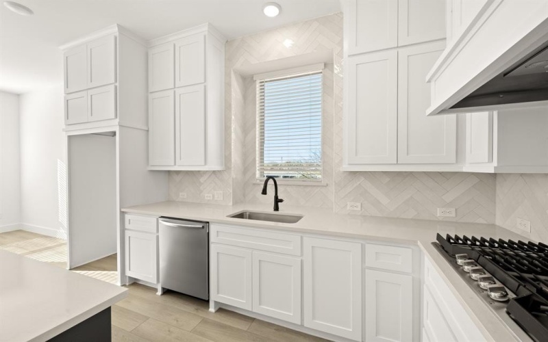 2100 Rockhopper Court, Mansfield, TX 76063, 5 Bedrooms Bedrooms, ,5 BathroomsBathrooms,Residential,For Sale,2100 Rockhopper Court,0,21107088