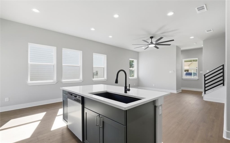 614 N Robinson Street, Cleburne, TX 76031, 3 Habitaciones Habitaciones , ,2 BañosBaños,Residential,En Venta,614 N Robinson Street,0,21102649