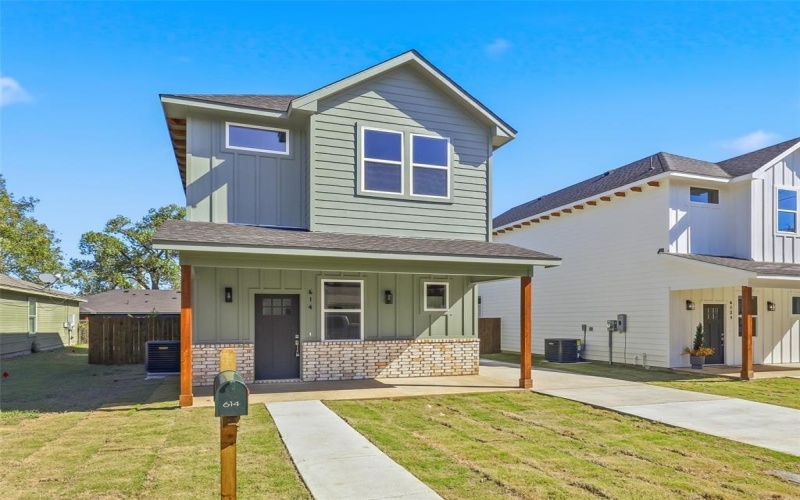 614 N Robinson Street, Cleburne, TX 76031, 3 Habitaciones Habitaciones , ,2 BañosBaños,Residential,En Venta,614 N Robinson Street,0,21102649