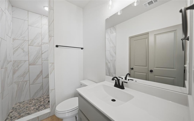 103 & 105 S Barron, Covington, TX 76636, 6 Habitaciones Habitaciones , ,5 BañosBaños,Residential Multi Family,En Venta,103 & 105 S Barron,0,21102913