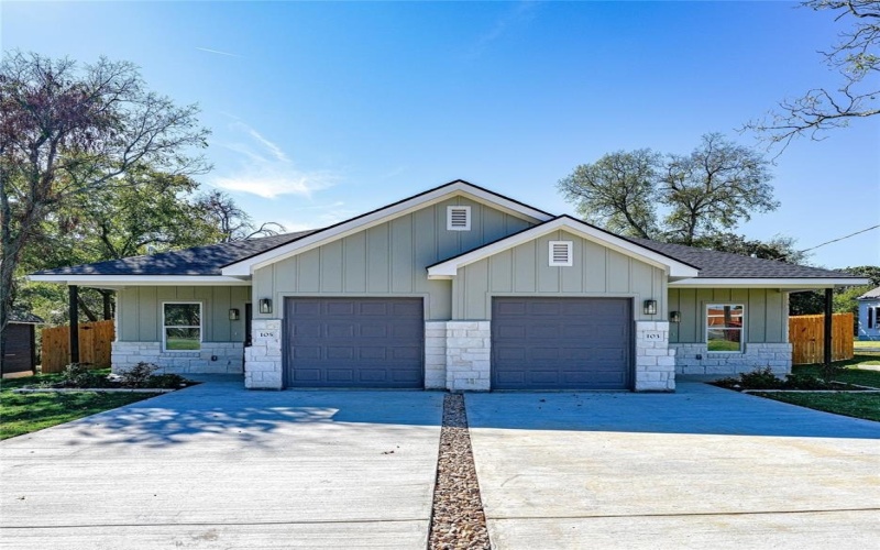 103 & 105 S Barron, Covington, TX 76636, 6 Habitaciones Habitaciones , ,5 BañosBaños,Residential Multi Family,En Venta,103 & 105 S Barron,0,21102913