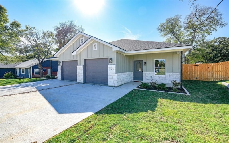 103 & 105 S Barron, Covington, TX 76636, 6 Habitaciones Habitaciones , ,5 BañosBaños,Residential Multi Family,En Venta,103 & 105 S Barron,0,21102913