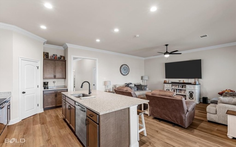 290 Venecia Drive, Bossier City, LA 71111, 3 Bedrooms Bedrooms, ,2 BathroomsBathrooms,Residential,For Sale,290 Venecia Drive,0,21105509