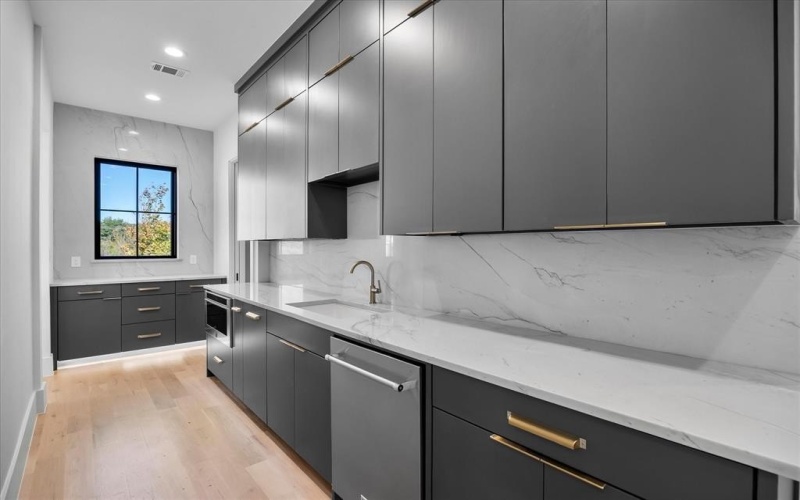 332 Longview Place, Heath, TX 75032, 4 Bedrooms Bedrooms, ,5 BathroomsBathrooms,Residential,For Sale,332 Longview Place,0,21105814