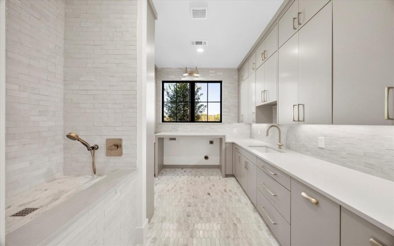 332 Longview Place, Heath, TX 75032, 4 Bedrooms Bedrooms, ,5 BathroomsBathrooms,Residential,For Sale,332 Longview Place,0,21105814