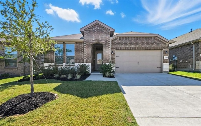 1911 JACKSON Street, Cleburne, TX 76033, 5 Habitaciones Habitaciones , ,3 BañosBaños,Residential,En Venta,1911 JACKSON Street,0,21105830