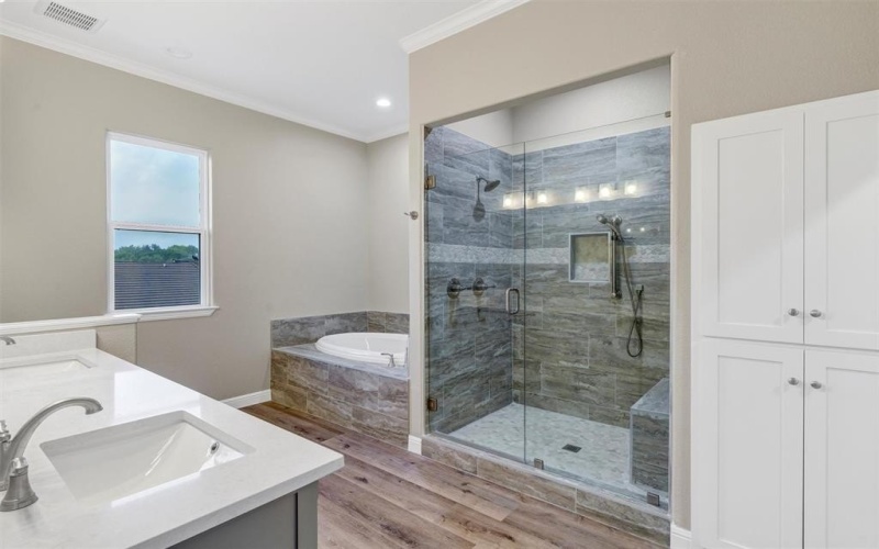 5126 Country Club Drive, Granbury, TX 76049, 8 Habitaciones Habitaciones , ,7 BañosBaños,Residential Multi Family,En Venta,5126 Country Club Drive,0,21107717