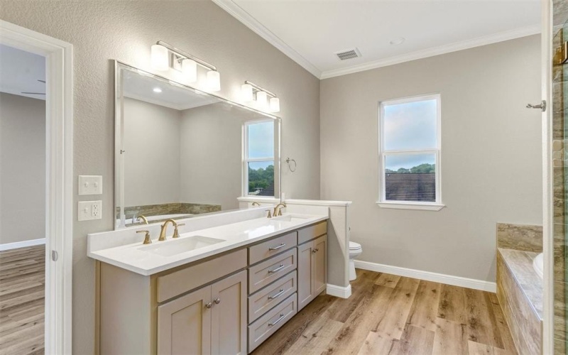 5126 Country Club Drive, Granbury, TX 76049, 8 Habitaciones Habitaciones , ,7 BañosBaños,Residential Multi Family,En Venta,5126 Country Club Drive,0,21107717