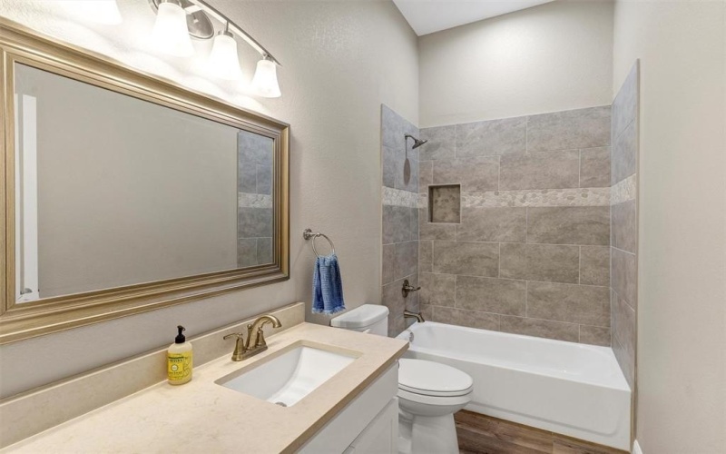 5126 Country Club Drive, Granbury, TX 76049, 8 Habitaciones Habitaciones , ,7 BañosBaños,Residential Multi Family,En Venta,5126 Country Club Drive,0,21107717