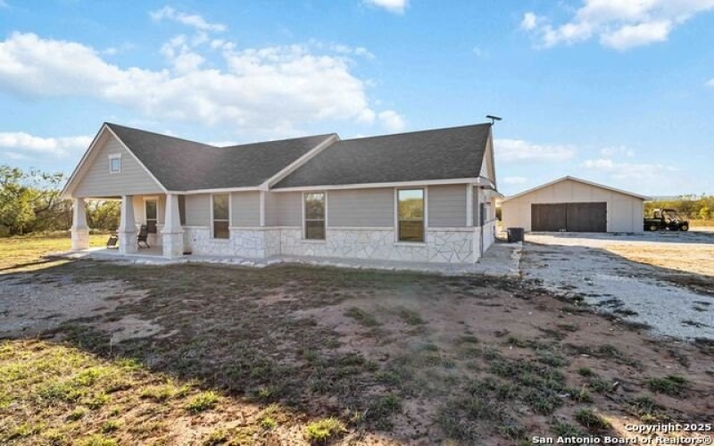 3137 County Road 5710, Devine, TX 78016, 4 Bedrooms Bedrooms, ,2 BathroomsBathrooms,Farm,For Sale,3137 County Road 5710,0,1921459