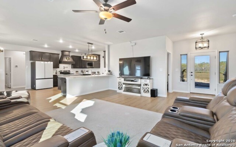 3137 County Road 5710, Devine, TX 78016, 4 Bedrooms Bedrooms, ,2 BathroomsBathrooms,Farm,For Sale,3137 County Road 5710,0,1921459