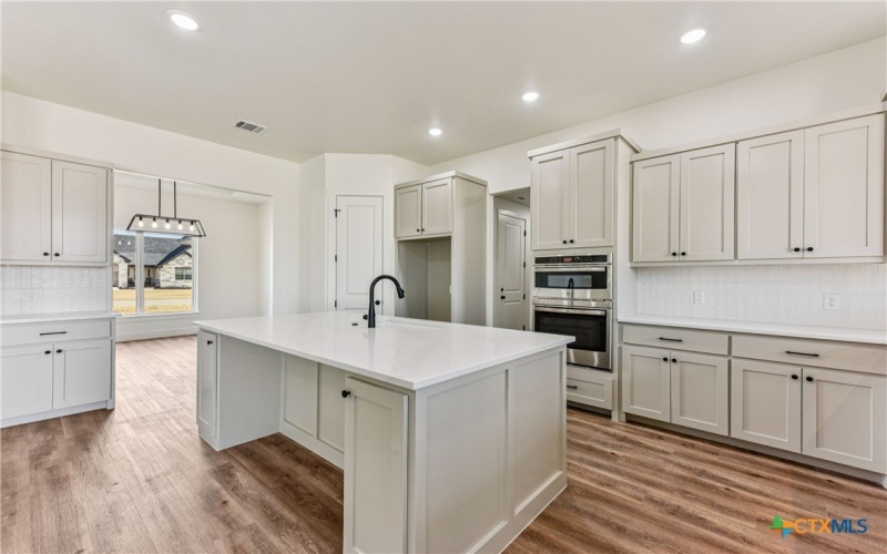 11060 Eagle Walk Boulevard, Salado, TX 76571, 4 Bedrooms Bedrooms, ,3 BathroomsBathrooms,Residential,For Sale,11060 Eagle Walk Boulevard,0,597205