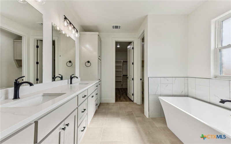 11060 Eagle Walk Boulevard, Salado, TX 76571, 4 Bedrooms Bedrooms, ,3 BathroomsBathrooms,Residential,For Sale,11060 Eagle Walk Boulevard,0,597205