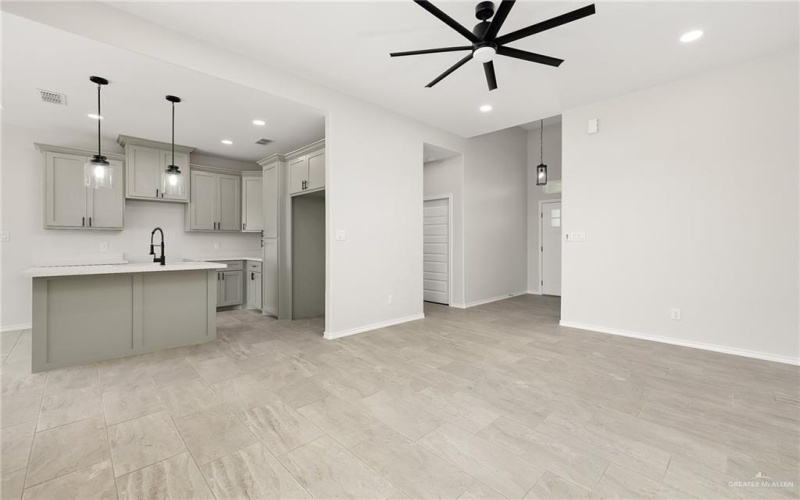 324 N Leon Avenue, Elsa, TX 78543, 3 Habitaciones Habitaciones , ,2 BañosBaños,Residential,En Venta,324 N Leon Avenue,470971