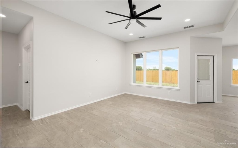 324 N Leon Avenue, Elsa, TX 78543, 3 Habitaciones Habitaciones , ,2 BañosBaños,Residential,En Venta,324 N Leon Avenue,470971