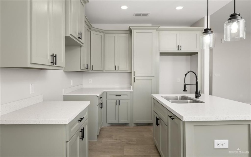 324 N Leon Avenue, Elsa, TX 78543, 3 Habitaciones Habitaciones , ,2 BañosBaños,Residential,En Venta,324 N Leon Avenue,470971