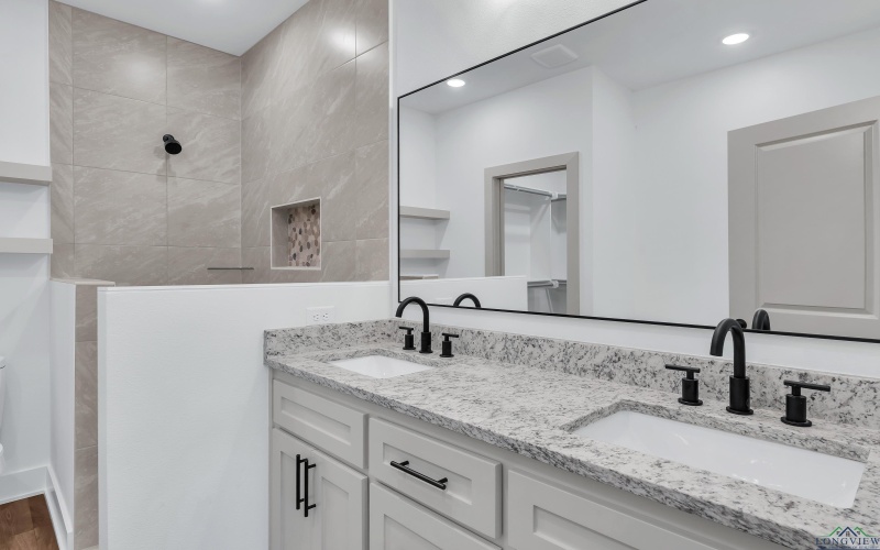 99 St.Clair, Longview, TX 75605, 3 Habitaciones Habitaciones , ,2 BañosBaños,Residential,En Venta,99 St.Clair,0,20257646