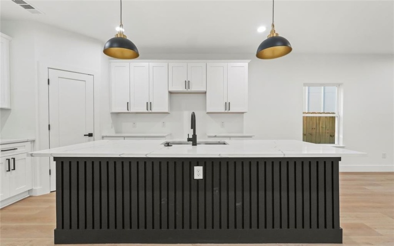 4230 Aztec, Dallas, TX 75216, 4 Bedrooms Bedrooms, ,2 BathroomsBathrooms,Residential,For Sale,4230 Aztec,0,21108234