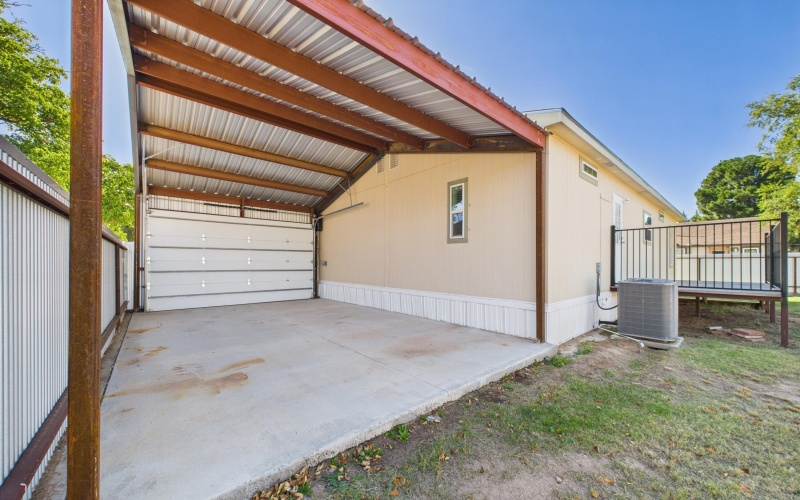 1109 W Waylon Jennings Boulevard, Littlefield, TX 79339, 3 Bedrooms Bedrooms, ,2 BathroomsBathrooms,Residential,For Sale,1109 W Waylon Jennings Boulevard,0,202562837