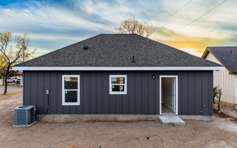 241 Dub drive, Eagle Pass, TX 78852, 3 Bedrooms Bedrooms, ,2 BathroomsBathrooms,Residential,For Sale,241 Dub drive,0,81841