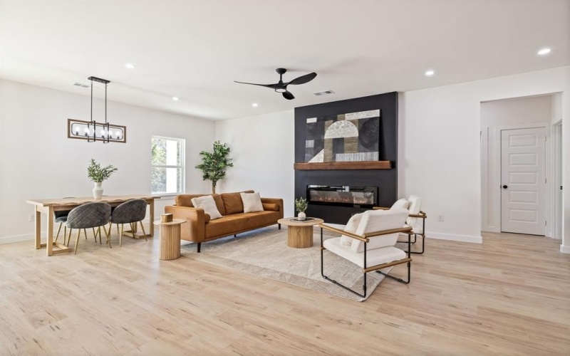 714 W Gross Street, Mesquite, TX 75149, 4 Bedrooms Bedrooms, ,2 BathroomsBathrooms,Residential,For Sale,714 W Gross Street,0,21107966