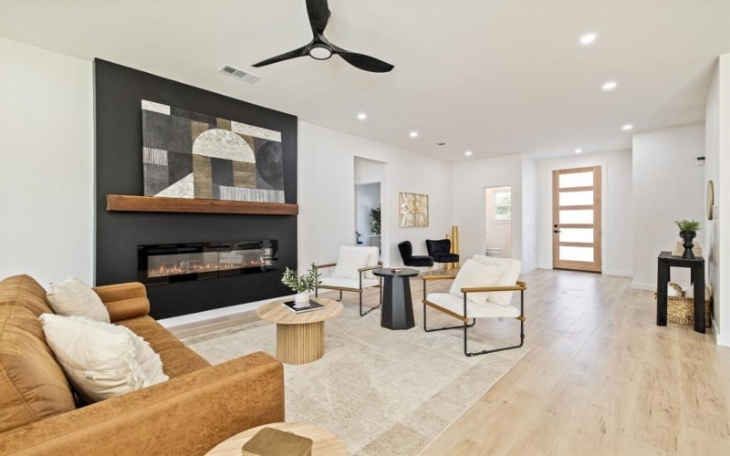 714 W Gross Street, Mesquite, TX 75149, 4 Bedrooms Bedrooms, ,2 BathroomsBathrooms,Residential,For Sale,714 W Gross Street,0,21107966