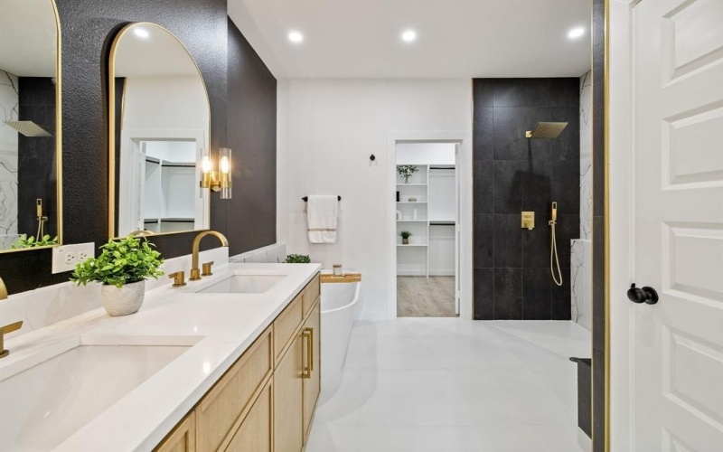 714 W Gross Street, Mesquite, TX 75149, 4 Bedrooms Bedrooms, ,2 BathroomsBathrooms,Residential,For Sale,714 W Gross Street,0,21107966