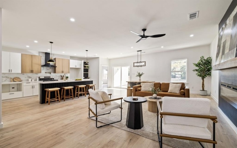 714 W Gross Street, Mesquite, TX 75149, 4 Bedrooms Bedrooms, ,2 BathroomsBathrooms,Residential,For Sale,714 W Gross Street,0,21107966