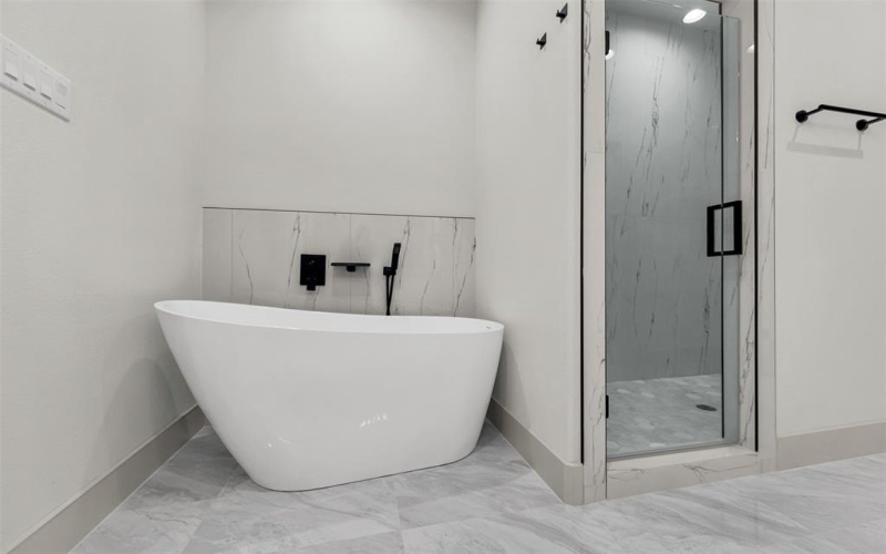 715 E Jefferson Street, Waxahachie, TX 75165, 4 Habitaciones Habitaciones , ,2 BañosBaños,Residential,En Venta,715 E Jefferson Street,0,21108812